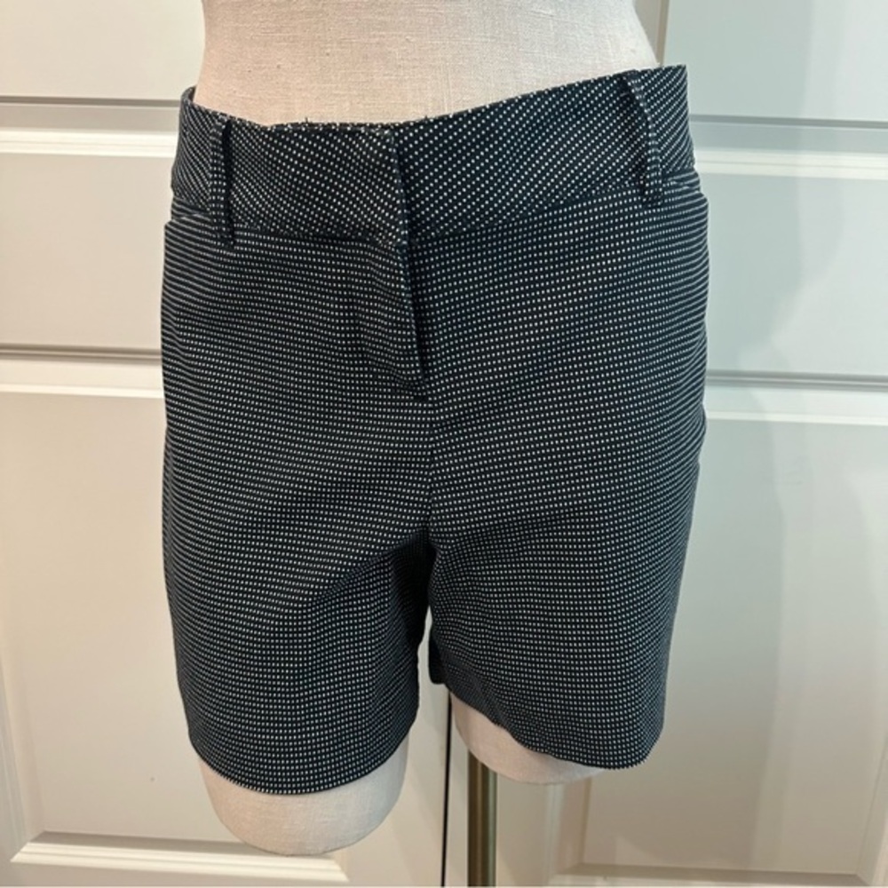 THE LIMITED Women’s shorts size 12. Black with white polkadots.